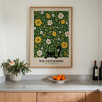 Cat in the Golden Garden William Morris Poster – svart katt i William Morris gyllene trädgård på mörkgrön botten