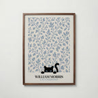 Cat in the Willow William Morris Poster – svart katt i William Morris minimalistiska pilmönster i blågrått