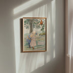 Elsa Beskow Ekorren i Granen affisch ovanför säng i minimalistiskt stilrent sovrum – Bozetto
