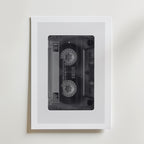 Chrome Cassette Poster – med passepartout