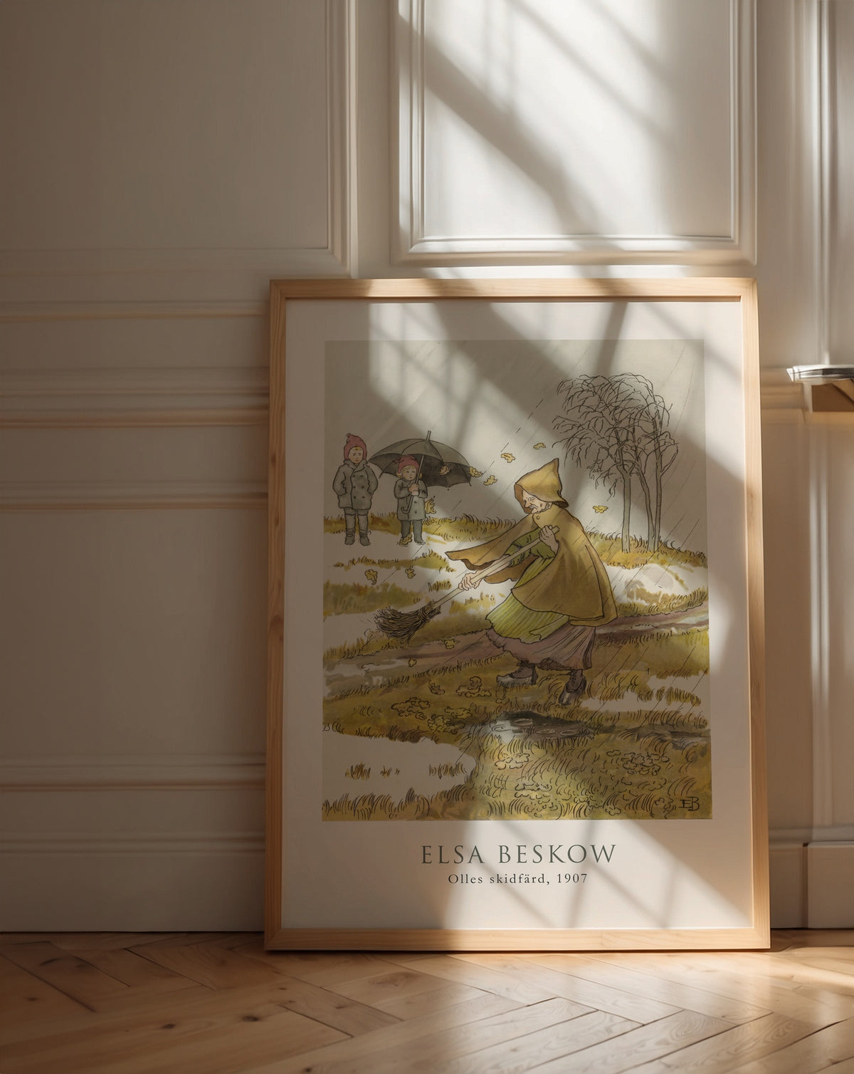 Elsa Beskow Olles Skidfärd 1907 affisch ovanför säng i minimalistiskt stilrent sovrum – Bozetto