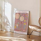 Väggmockup med Hilma af Klint The Ten – köp enkelt hos Bozetto affisch i hög kvalitet