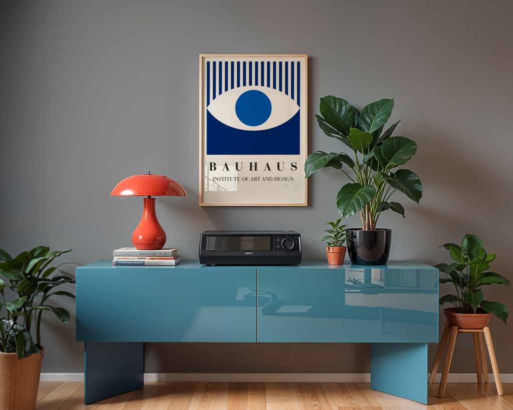Mockup av Bauhaus Blue Eye affisch på vägg – köp enkelt hos Bozetto i hög kvalitet