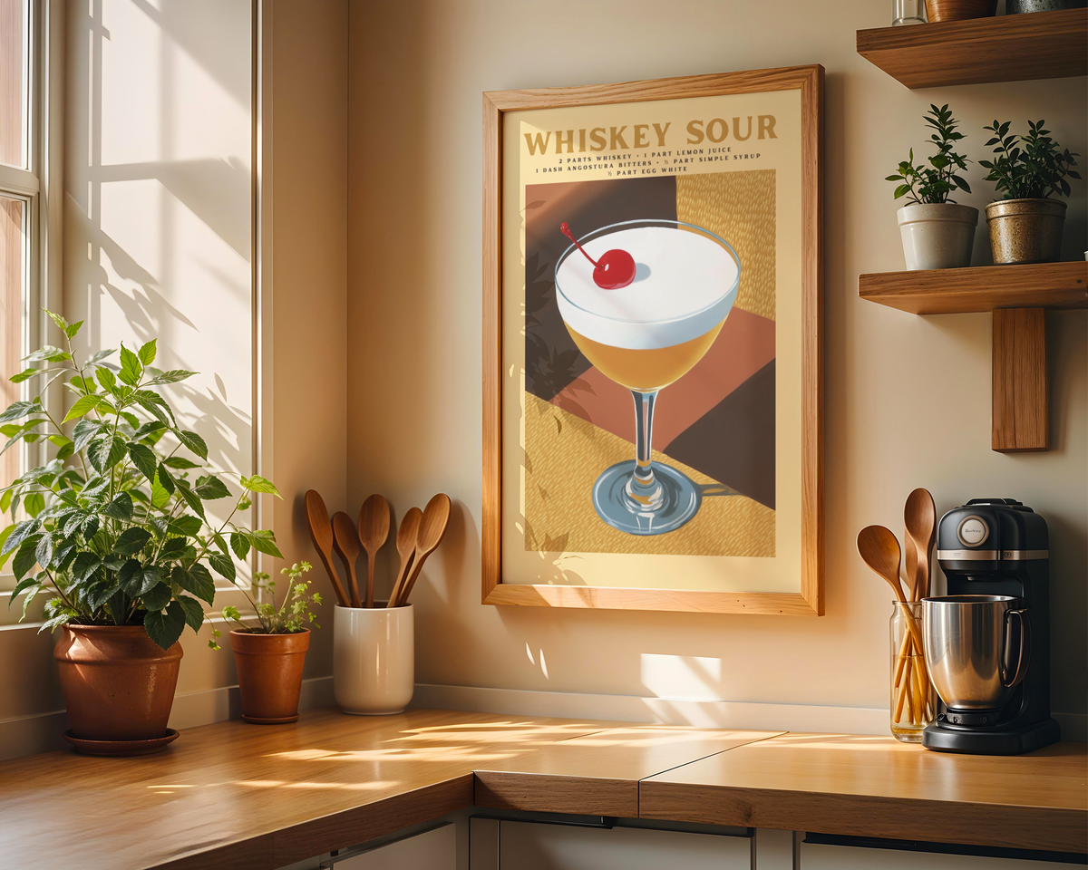 Mockup av Whiskey Sour Cocktail affisch på vägg – köp enkelt hos Bozetto i hög kvalitet