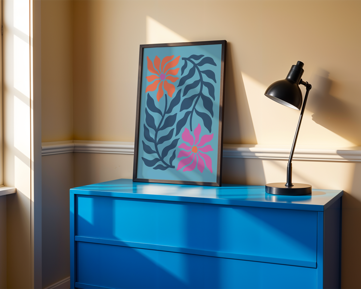 Mockup av Midnight Garden affisch på vägg – köp enkelt hos Bozetto i hög kvalitet