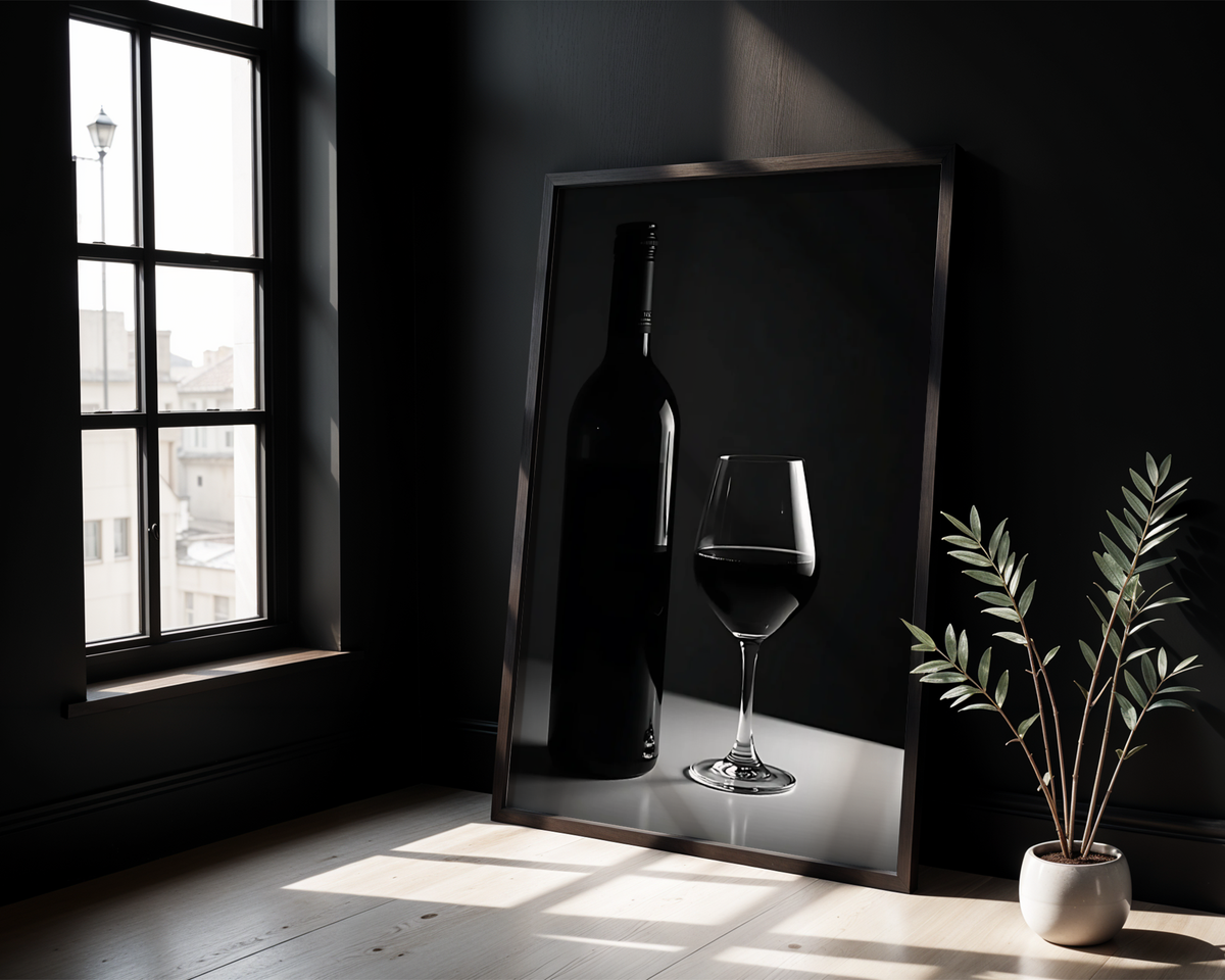 Mockup av Timeless Decanter affisch på vägg – köp enkelt hos Bozetto i hög kvalitet