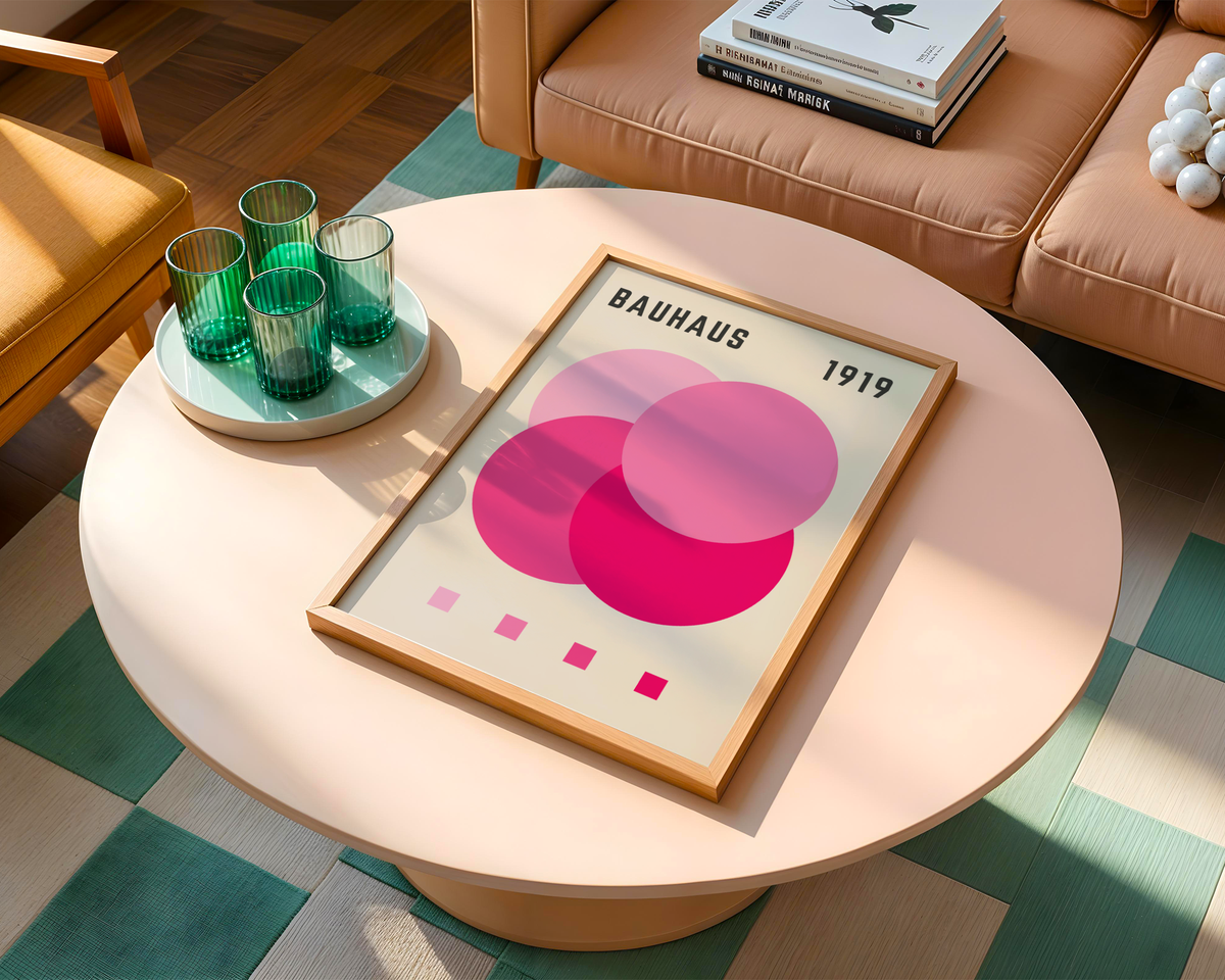 Mockup av Bauhaus Rosa Komposition affisch på vägg – köp enkelt hos Bozetto i hög kvalitet
