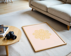 Mockup av Golden Bloom on Blush affisch på vägg – köp enkelt hos Bozetto i hög kvalitet