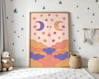 Mockup av Moon & Magic Skies affisch på vägg – köp enkelt hos Bozetto i hög kvalitet