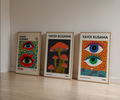 Bundle 3-pack Yayoi Kusama Art Collection visualiserad i interiör – postercollection hos Bozetto