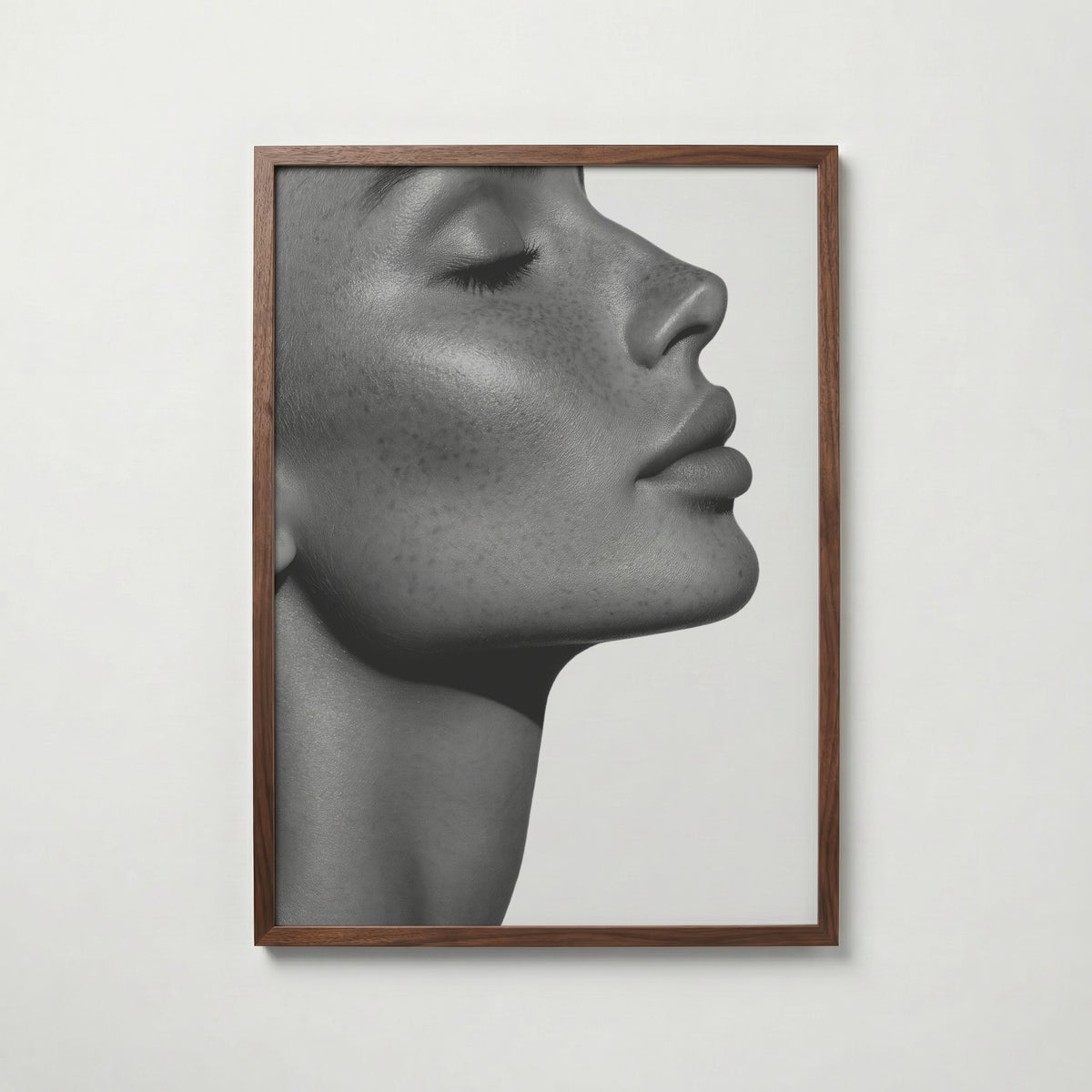 Soft Freckled Profile Poster – valnötsram