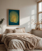 Golden Peacock Poster med valnötsram