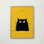 Good Morning Poster – lurvig svart katt på gul bakgrund i ekram, väggkonst från Bozetto