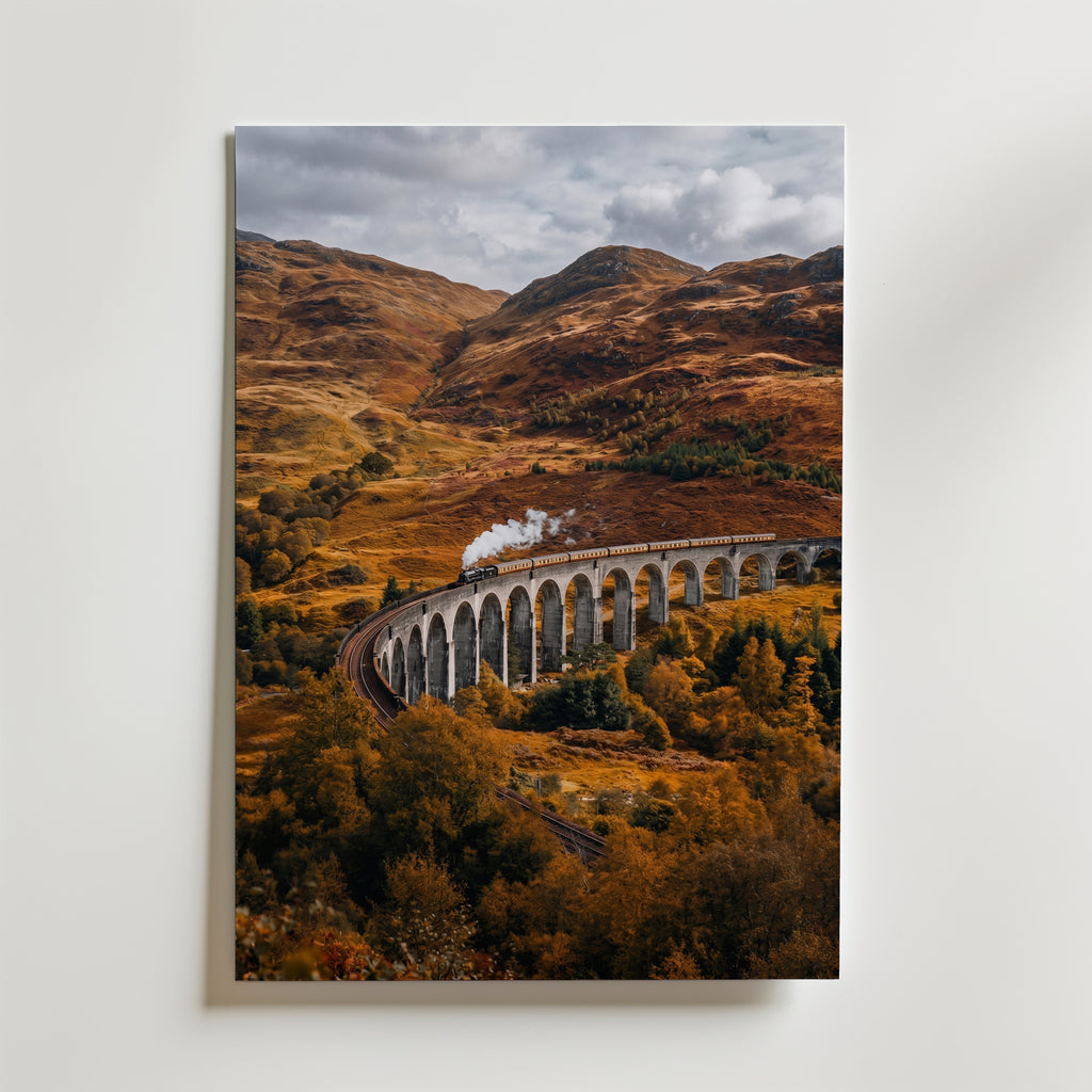 Highland Steam Poster – ångtåg på Glenfinnan-viadukt i skotska höglandet höst