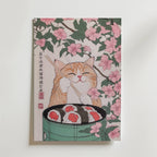 Mockup av Sakura Sushi Cat affisch på vägg – köp enkelt hos Bozetto i hög kvalitet