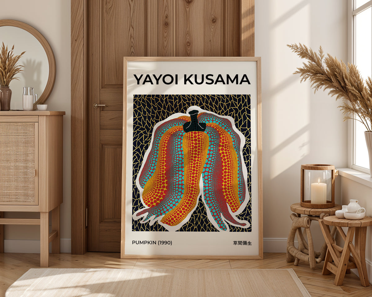 Mockup av Yayoi Kusama Pumpkin 2002 affisch på vägg – köp enkelt hos Bozetto i hög kvalitet