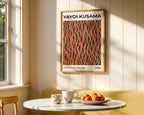 Mockup av Yayoi Kusama Passage Of The affisch på vägg – köp enkelt hos Bozetto i hög kvalitet