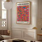 Mockup av Yayoi Kusama Eyes Flying In affisch på vägg – köp enkelt hos Bozetto i hög kvalitet