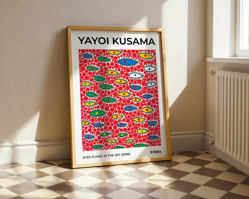 Yayoi Kusama Eyes Flying In poster visualiserad på vägg – från Bozetto i hög kvalitet