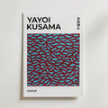 Yayoi Kusama Red Weave – stilfullt konsttryck från Bozetto, tryckt på matt finpapper