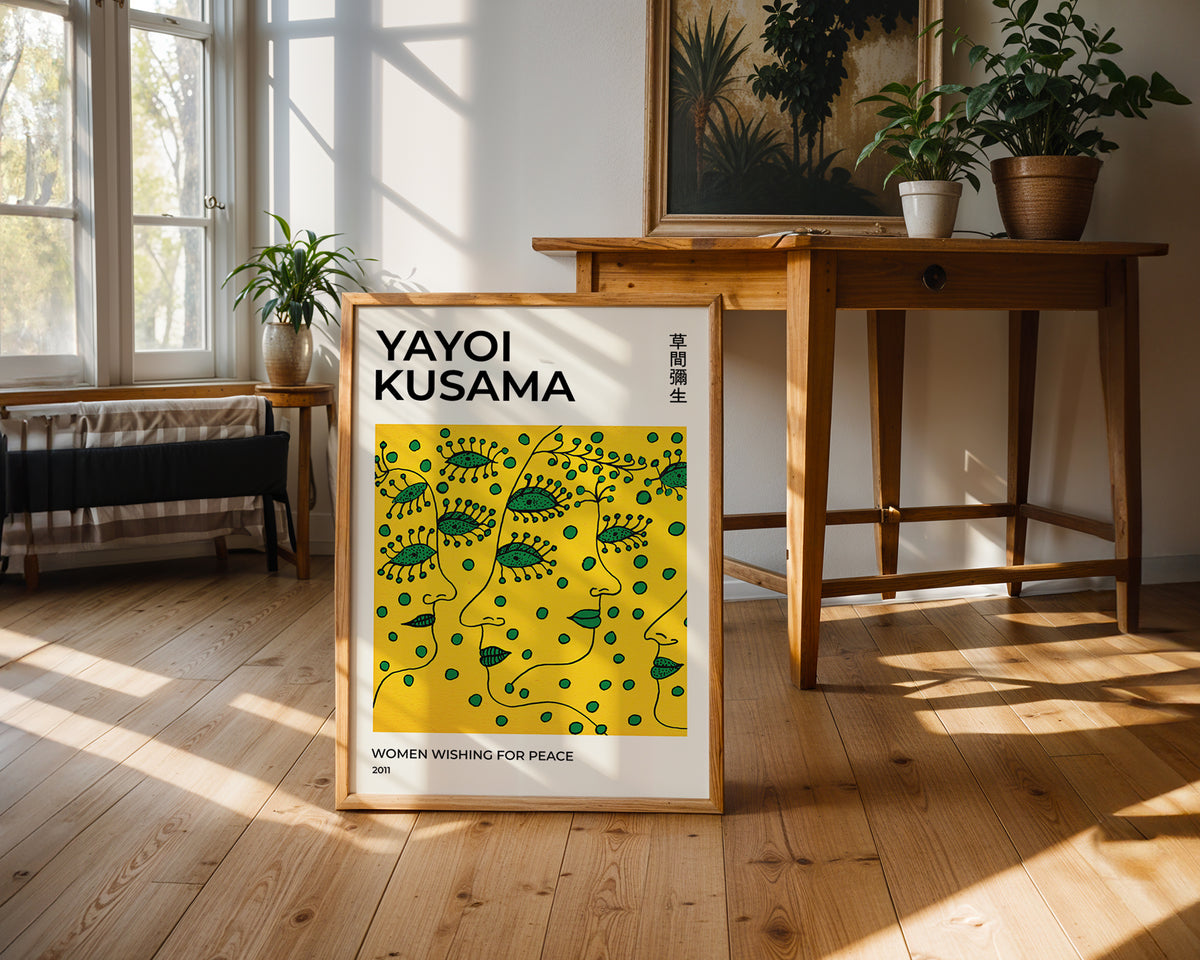 Yayoi Kusama Peace Faces poster visualiserad på vägg – från Bozetto i hög kvalitet