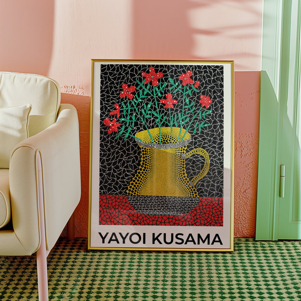 Yayoi Kusama Petal Rhythm poster visualiserad på vägg – från Bozetto i hög kvalitet
