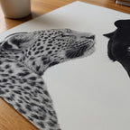 Leopard Meets Panther Poster – närbild på papper