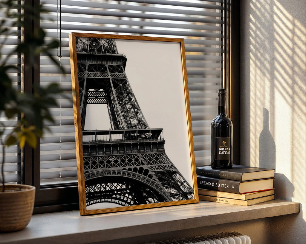 Eiffel Grace poster visualiserad på vägg – se rätt storlek med mockup från Bozetto