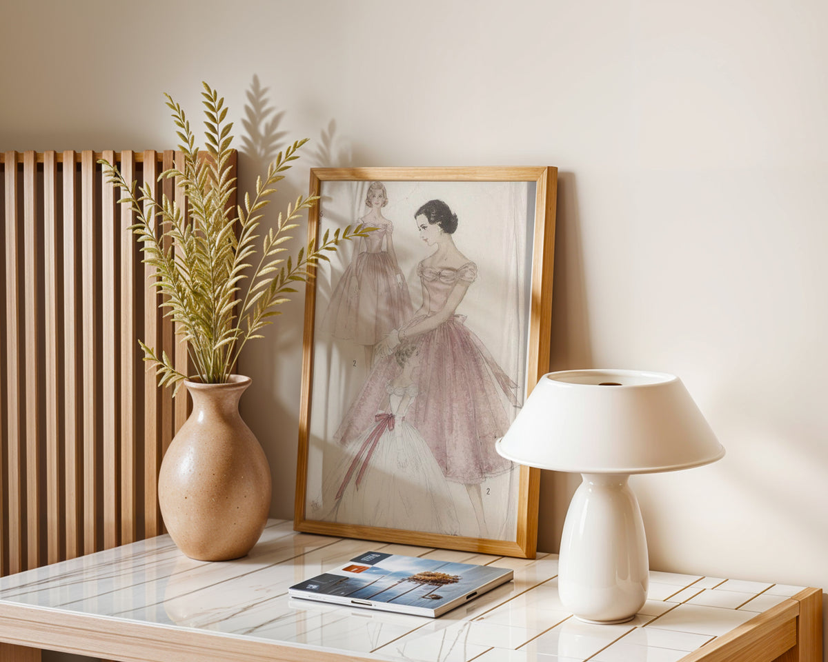 Väggmockup av Vintage Dress Sketch affisch på ljus vägg – Bozetto konsttryck – nr 5
