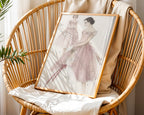 Väggmockup av Vintage Dress Sketch affisch på ljus vägg – Bozetto konsttryck – nr 6