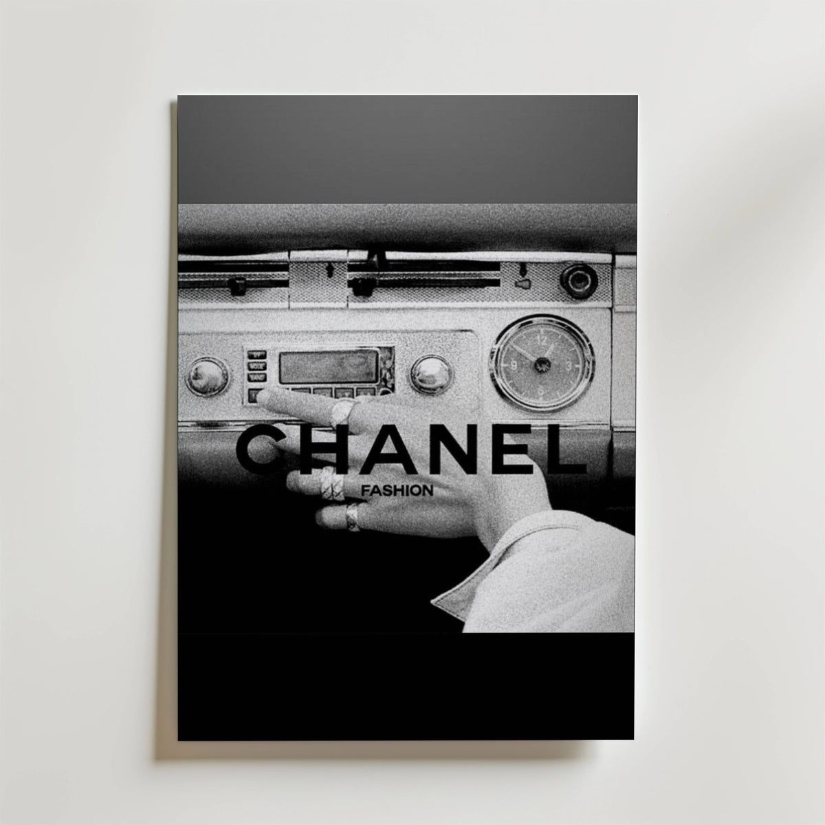 Chanel Retro Drive – stilfullt konsttryck från Bozetto, tryckt på matt finpapper