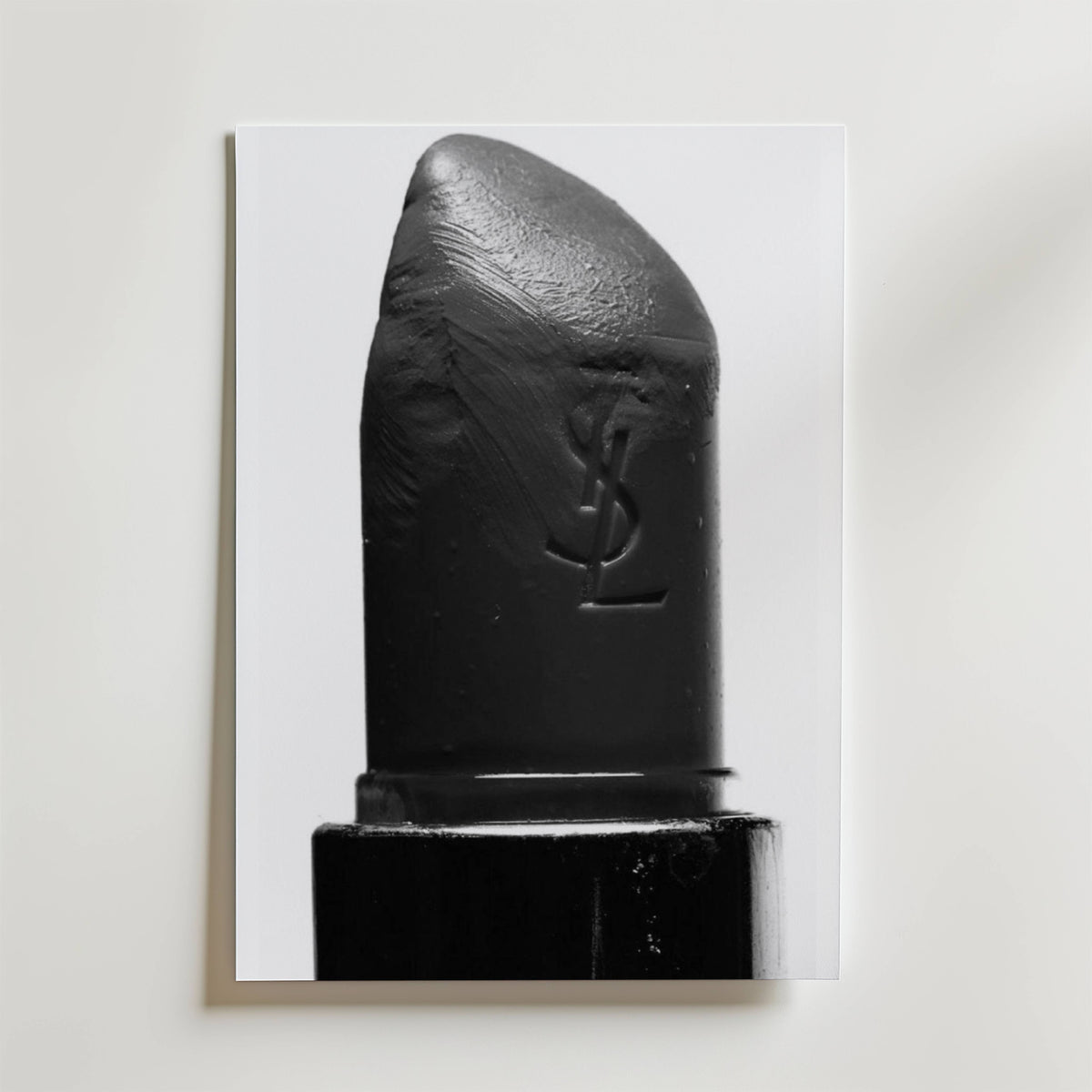 Black Lipstick YSL – stilfullt konsttryck från Bozetto, tryckt på matt finpapper