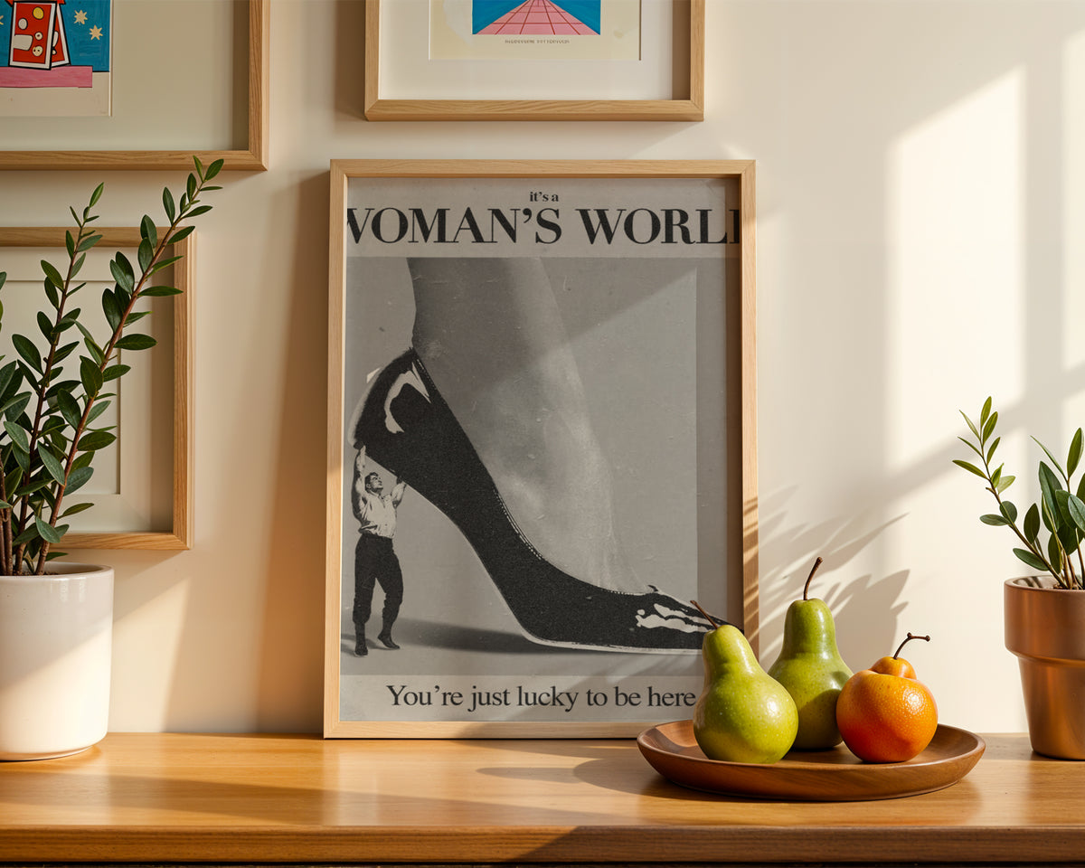 Mockup för Woman’s World – se hur affischen ser ut inramad på din vägg, Bozetto i hög tryckkvalitet