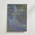 Claude Monet Water Lilies Blue 1907 affisch i neutral inramning – konsttryck från Bozetto i hög kvalitet