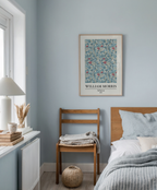 Mockup av William Morris Arbutus affisch på vägg – köp enkelt hos Bozetto i hög kvalitet