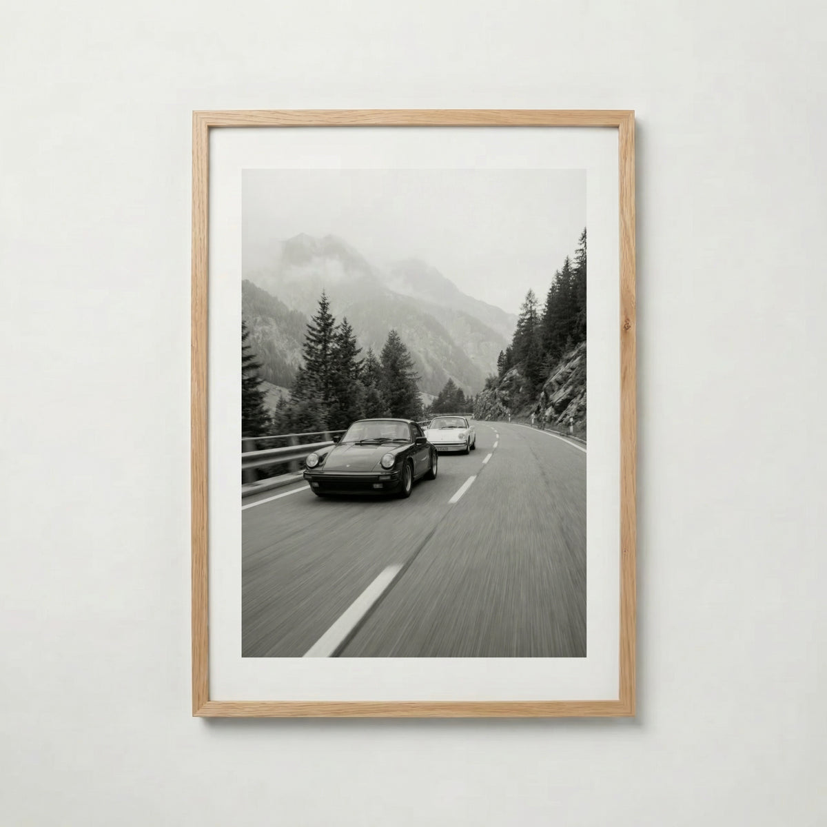 Alpine Drive Society – affisch med snyggt motiv, köp enkelt hos Bozetto i flera storlekar