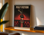 Mockup av Pulp Fiction – Retro Edition affisch på vägg – köp enkelt hos Bozetto i hög kvalitet