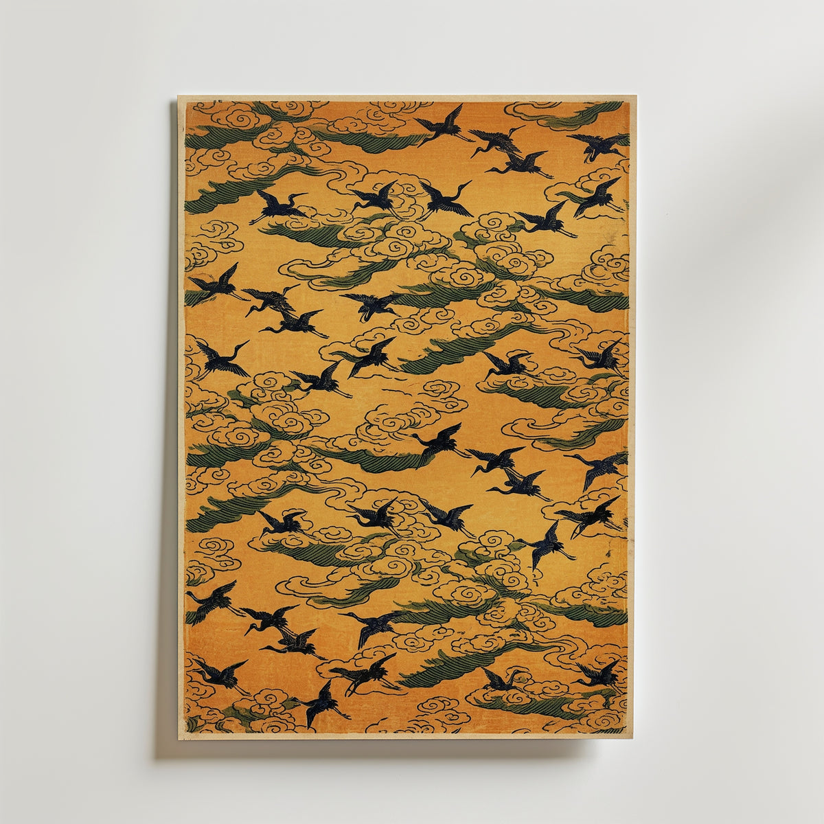 Saffron Cranes Poster – tranor i formation mot saffransgul himmel med moln