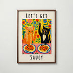Lets Get Saucy Cat Dinner affisch på vit bakgrund – köp enkelt hos Bozetto i hög kvalitet