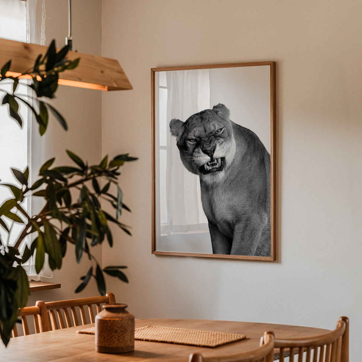 Snarling Lioness Poster – i rum 1