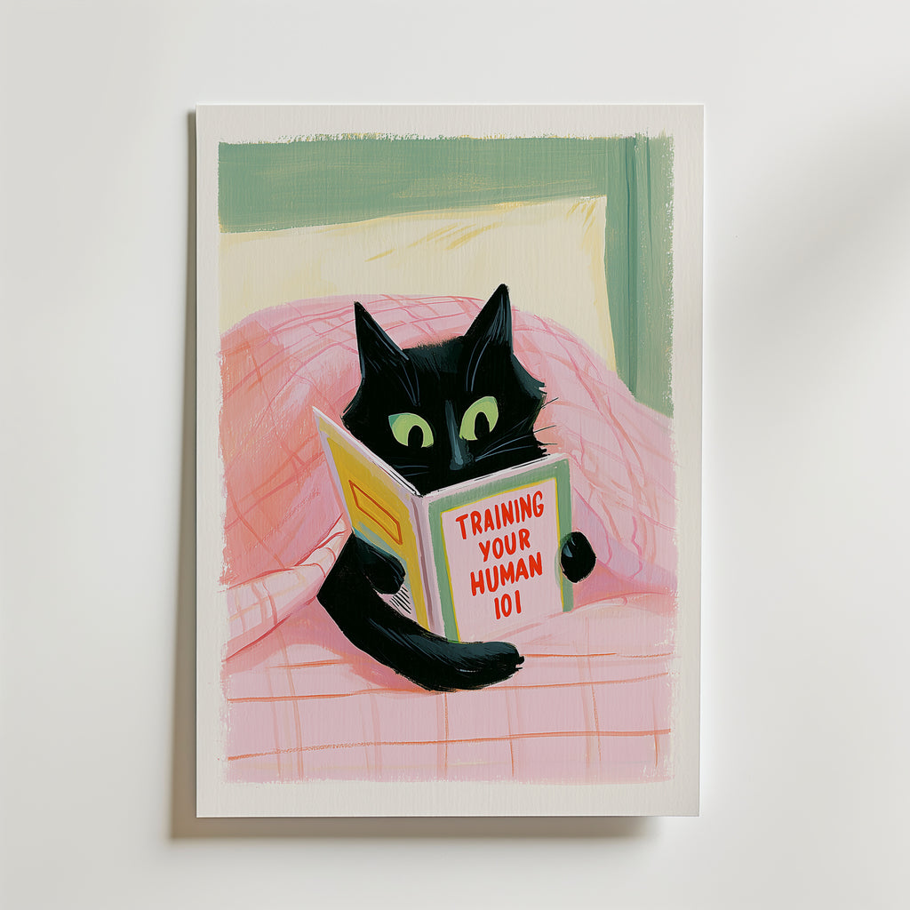 Training Human Poster – svart katt som läser bok i sängen på canvas, tryckt i Sverige