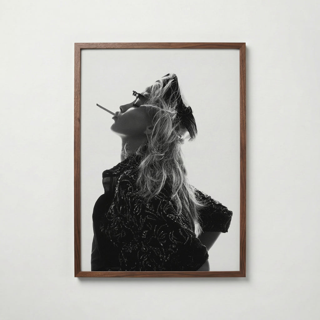 Windswept Glamour Poster – valnötsram