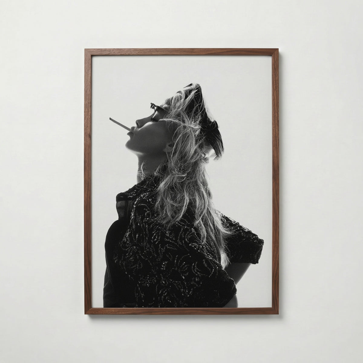 Windswept Glamour Poster – valnötsram