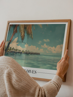 Mockup av Maldives Paradise affisch på vägg – köp enkelt hos Bozetto i hög kvalitet
