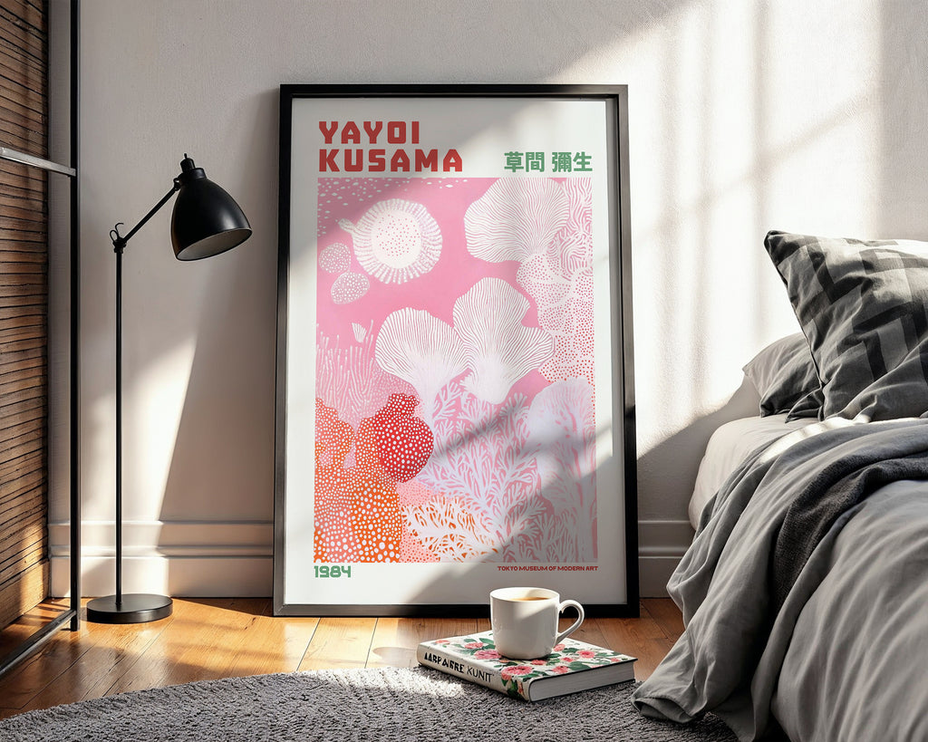 Yayoi Kusama Coral of Infinity poster visualiserad på vägg – stilren mockup från Bozetto