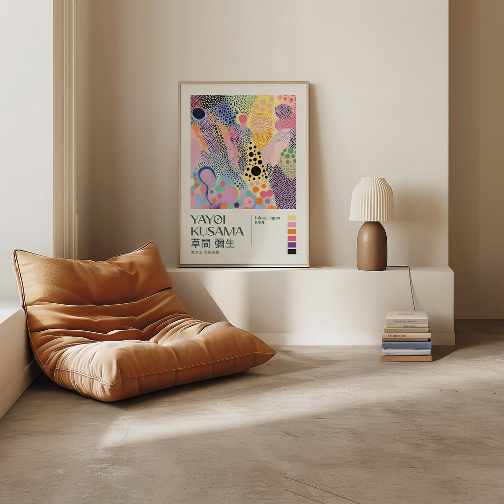 Väggmockup av Yayoi Kusama Dreaming affisch på ljus vägg – Bozetto konsttryck – nr 2