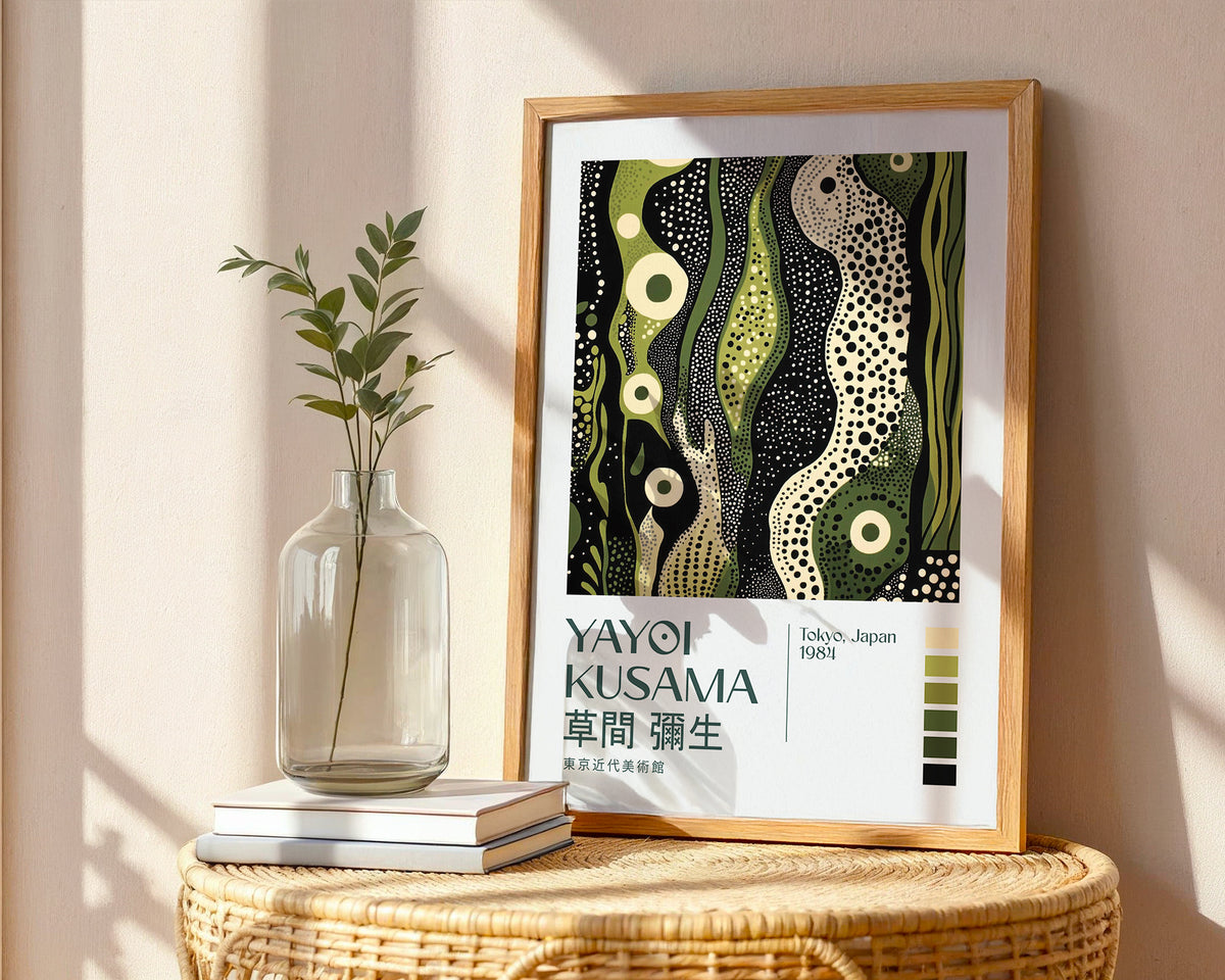 Affischmockup för Yayoi Kusama Emerald Reverie – köp enkelt hos Bozetto i hög kvalitet
