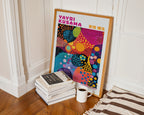Väggmockup med Yayoi Kusama Endless Color – köp enkelt hos Bozetto affisch i hög kvalitet