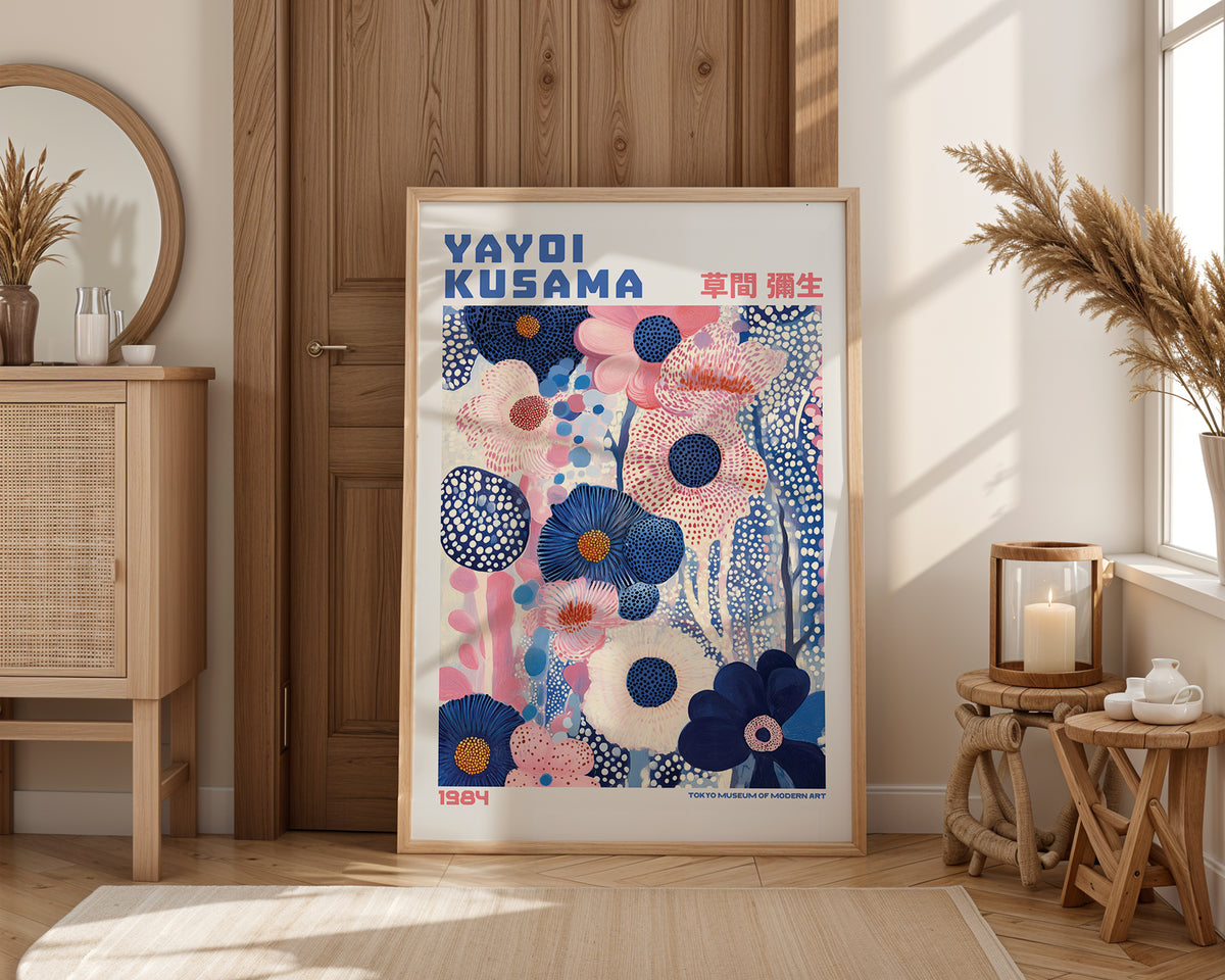 Affischmockup för Yayoi Kusama Floral Harmony – köp enkelt hos Bozetto i hög kvalitet