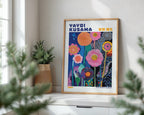 Yayoi Kusama Floral Infinity i väggmockup – konsttryck från Bozetto i hög kvalitet